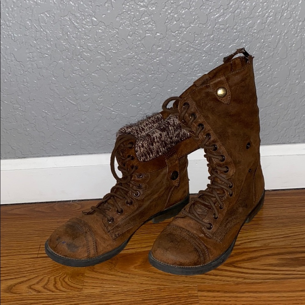 Brown reversible combat boots